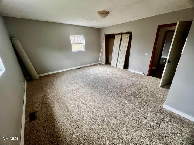 1393 Caney Valley Loop, Surgoinsville, TN 37873