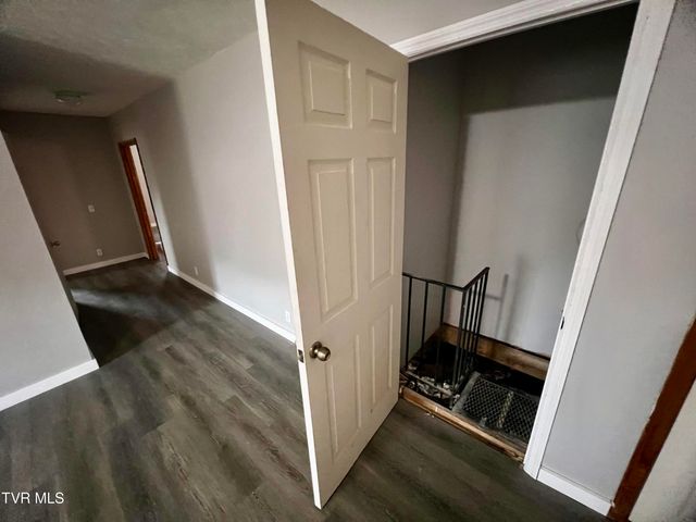 1393 Caney Valley Loop, Surgoinsville, TN 37873