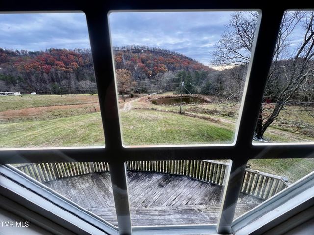 1393 Caney Valley Loop, Surgoinsville, TN 37873