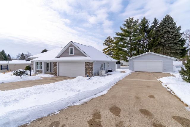 195 Lane 585 Lake James, Fremont, IN 46737