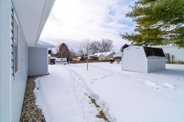 195 Lane 585 Lake James, Fremont, IN 46737