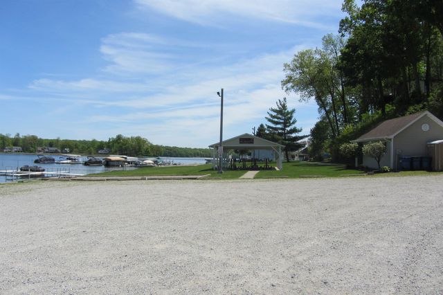 195 Lane 585 Lake James, Fremont, IN 46737