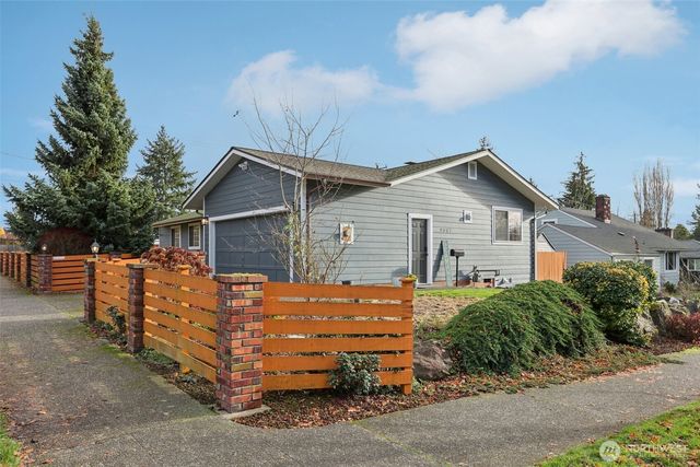 9002 34th Avenue SW, Seattle, WA 98126