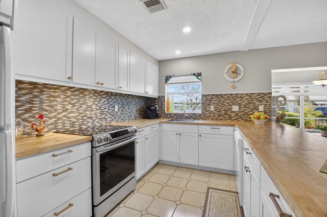 14519 Canalview Drive B, Delray Beach, FL 33484