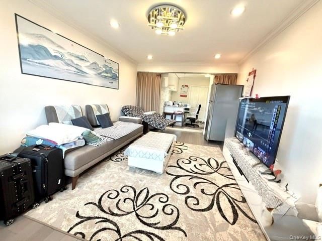 73-23 210th Street 6C, Bayside, NY 11364