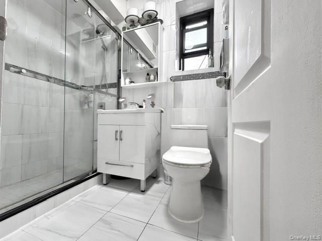 73-23 210th Street 6C, Bayside, NY 11364