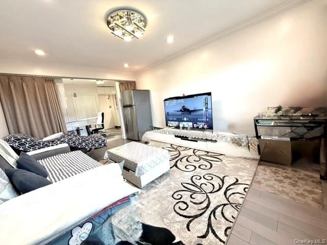73-23 210th Street 6C, Bayside, NY 11364