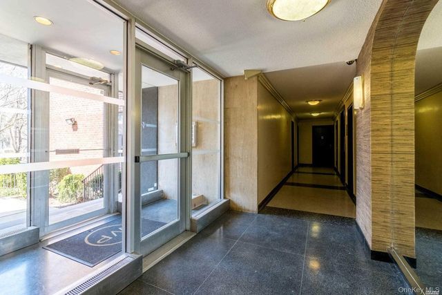 73-23 210th Street 6C, Bayside, NY 11364