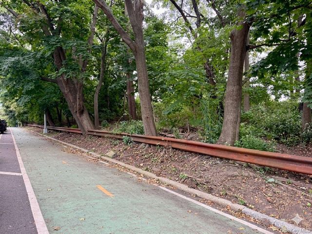73-23 210th Street 6C, Bayside, NY 11364