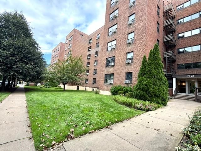 73-23 210th Street 6C, Bayside, NY 11364