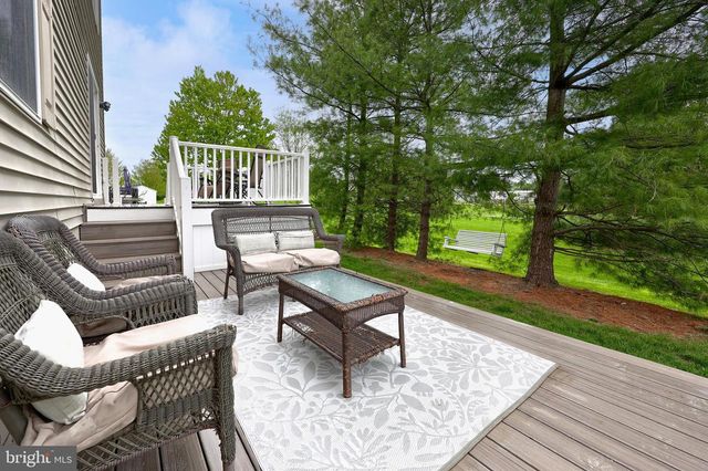 102 BLOOMFIELD DR, Ephrata, PA 17522