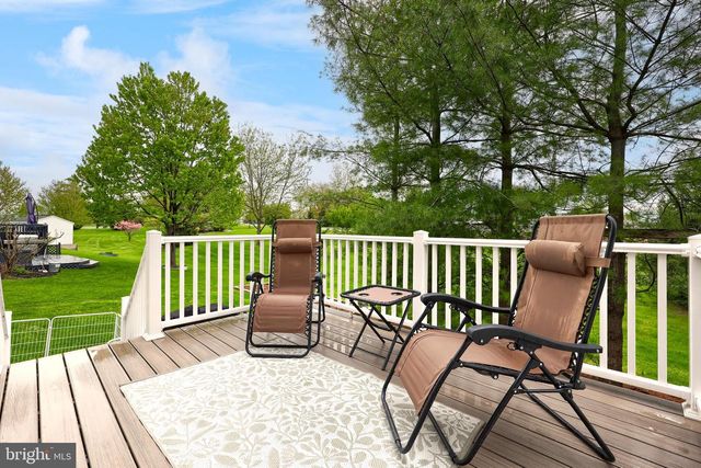 102 BLOOMFIELD DR, Ephrata, PA 17522