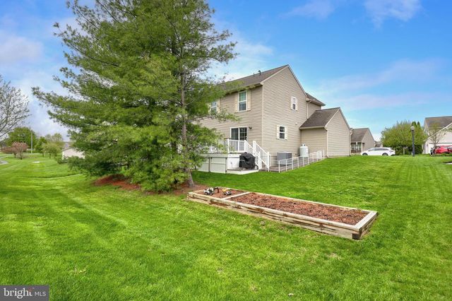 102 BLOOMFIELD DR, Ephrata, PA 17522