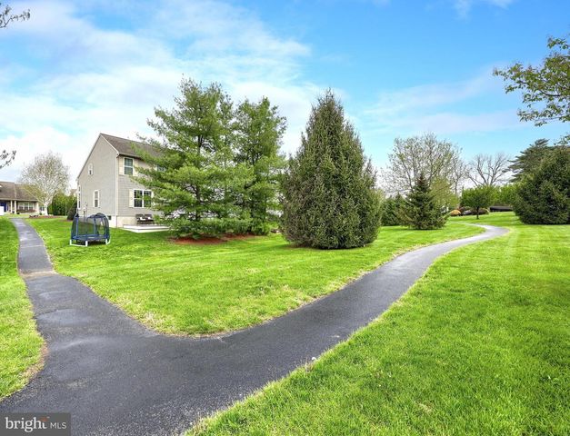 102 BLOOMFIELD DR, Ephrata, PA 17522