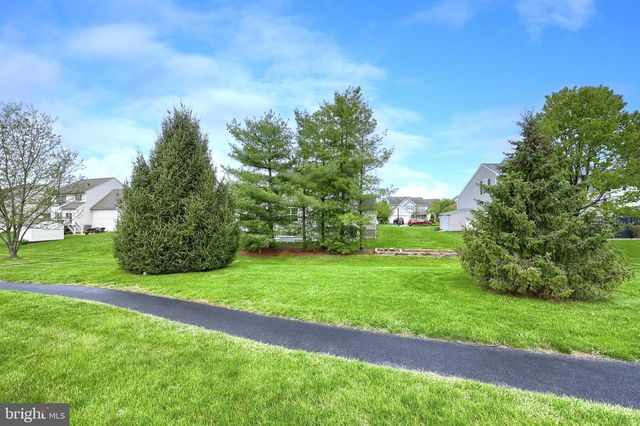 102 BLOOMFIELD DR, Ephrata, PA 17522
