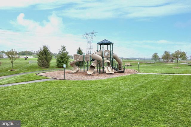 102 BLOOMFIELD DR, Ephrata, PA 17522