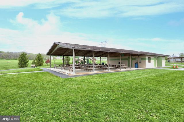 102 BLOOMFIELD DR, Ephrata, PA 17522
