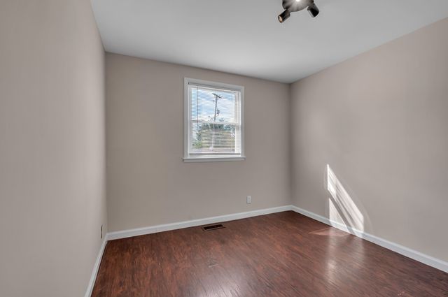 1447 Dolan Rd, Nashville, TN 37218