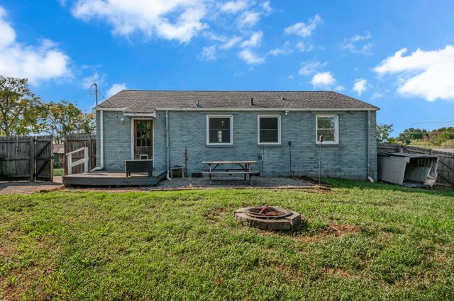 1447 Dolan Rd, Nashville, TN 37218