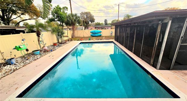 8713 57TH STREET N, Pinellas Park, FL 33782