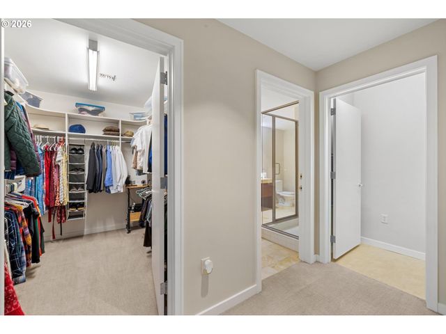 819 S PENNOYER St, Portland, OR 97239