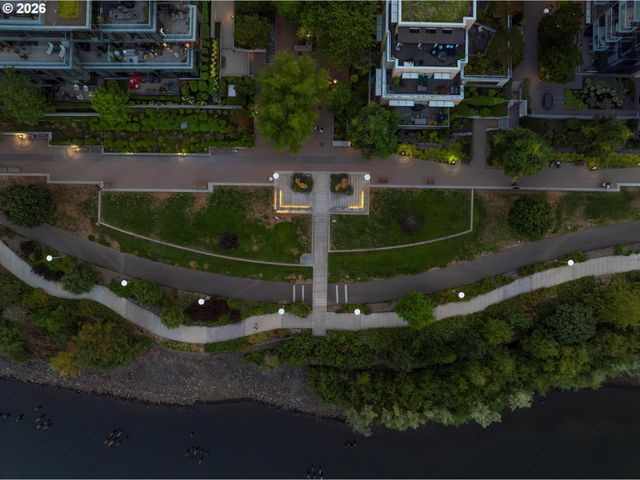 819 S PENNOYER St, Portland, OR 97239