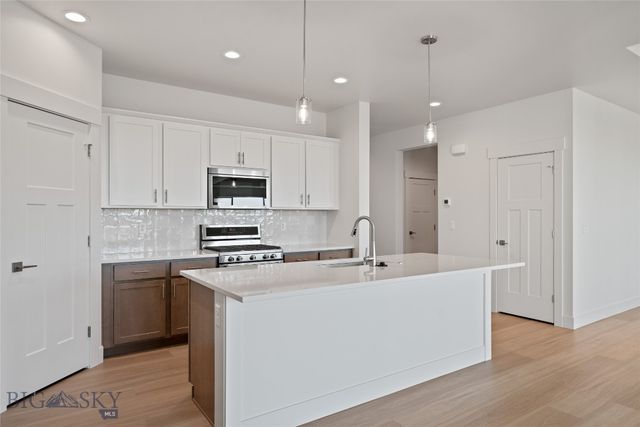 1542 Belle Starr Drive, Belgrade, MT 59714