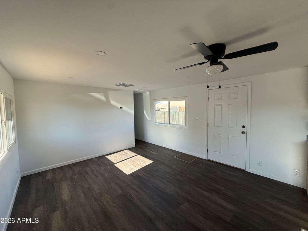 Image 10 of property listing at 512 E MAHONEY Avenue, Buckeye, AZ 85326