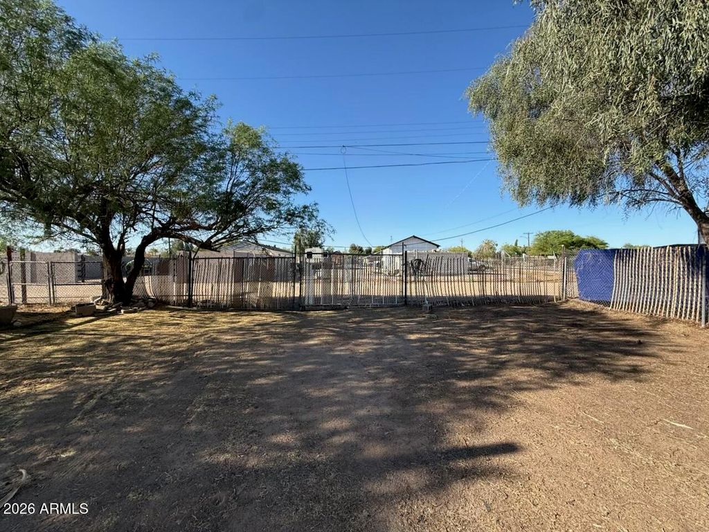 Image 14 of property listing at 512 E MAHONEY Avenue, Buckeye, AZ 85326