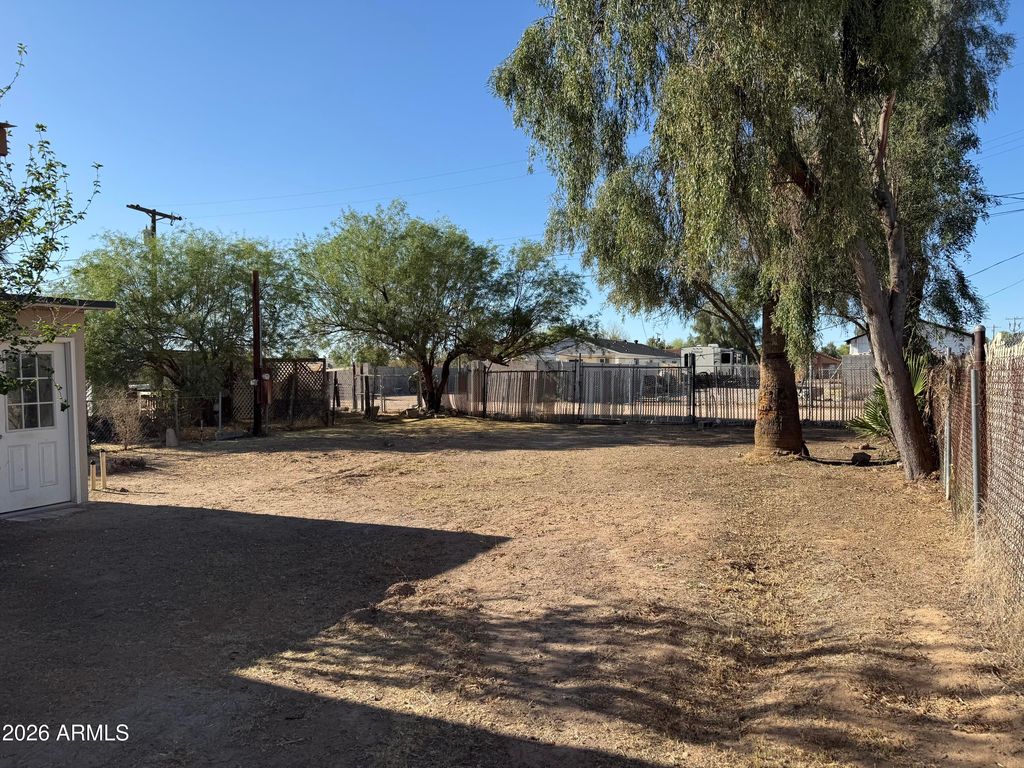 Image 24 of property listing at 512 E MAHONEY Avenue, Buckeye, AZ 85326