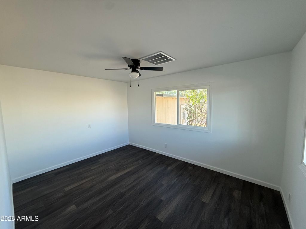 Image 7 of property listing at 512 E MAHONEY Avenue, Buckeye, AZ 85326