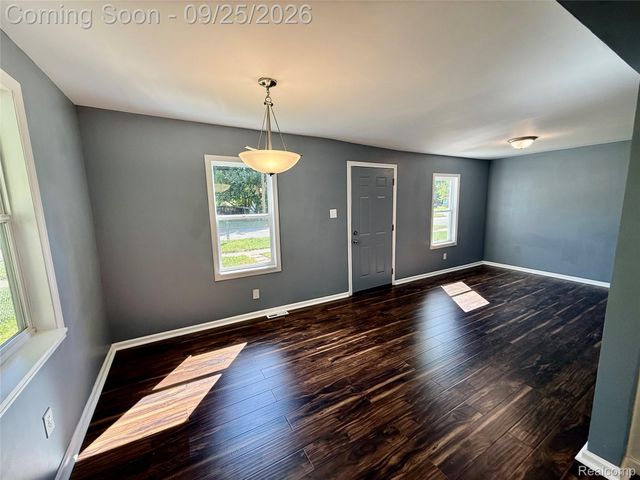 1225 Wells Street, Burton, MI 48529