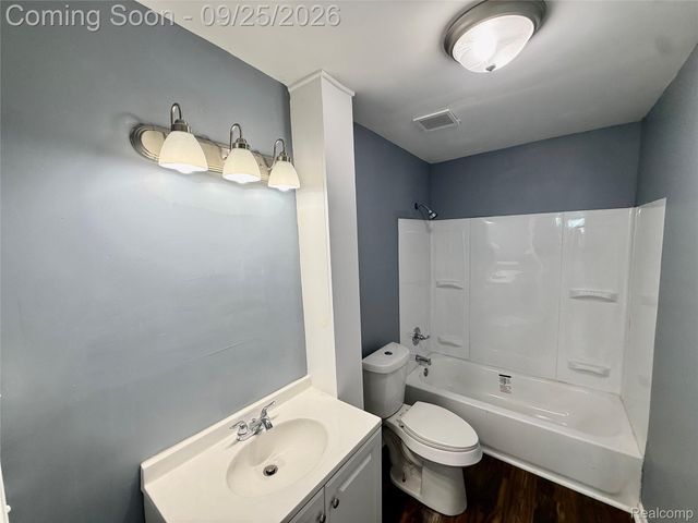 1225 Wells Street, Burton, MI 48529
