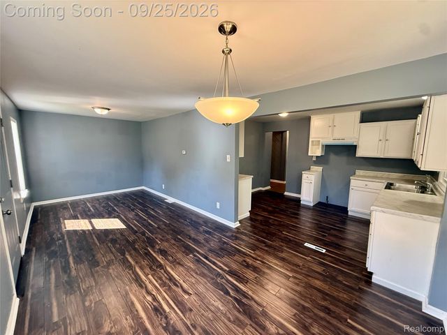 1225 Wells Street, Burton, MI 48529