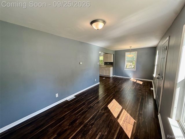 1225 Wells Street, Burton, MI 48529