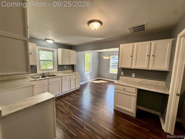 1225 Wells Street, Burton, MI 48529