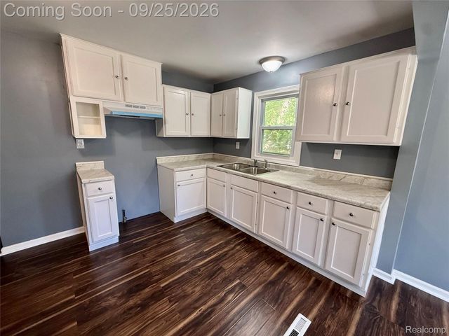 1225 Wells Street, Burton, MI 48529