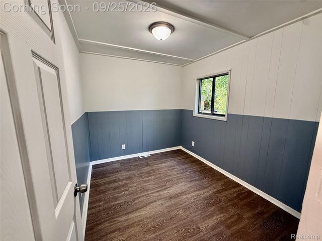1225 Wells Street, Burton, MI 48529