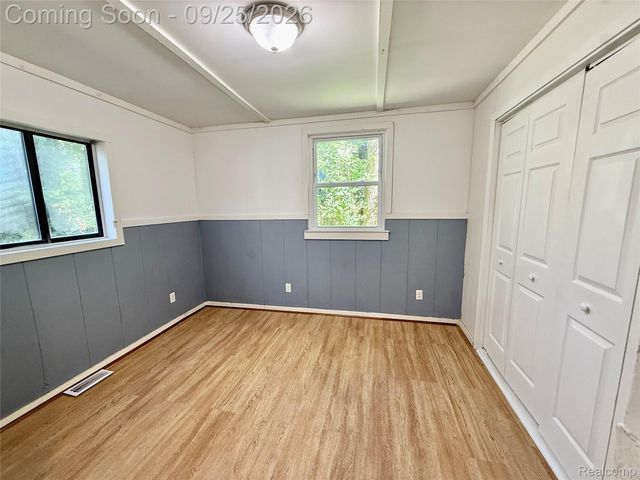 1225 Wells Street, Burton, MI 48529
