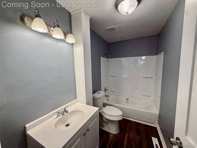1225 Wells Street, Burton, MI 48529