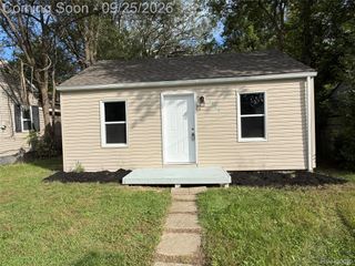1225 Wells Street, Burton, MI 48529