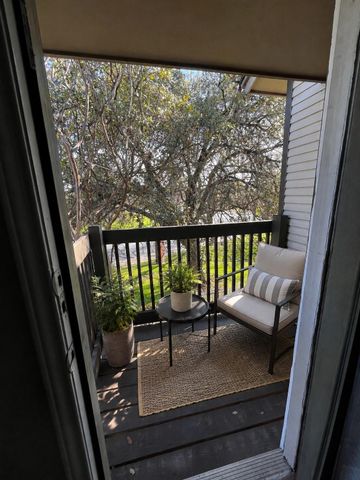 1841 River Crossing CIR B, Austin, TX 78741