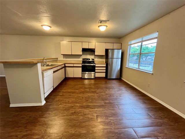 1841 River Crossing CIR B, Austin, TX 78741