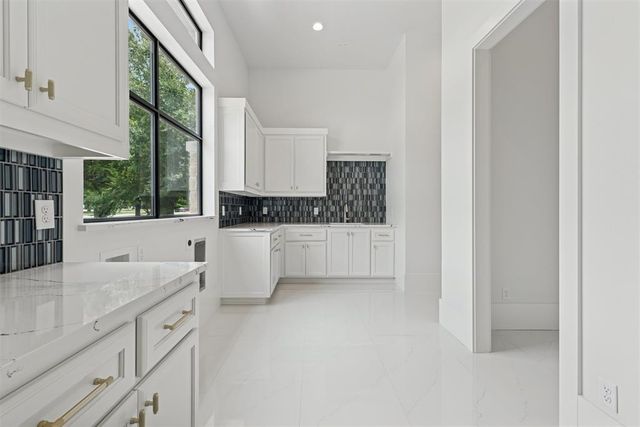 2718 W Wilshire Boulevard, Oklahoma City, OK 73116