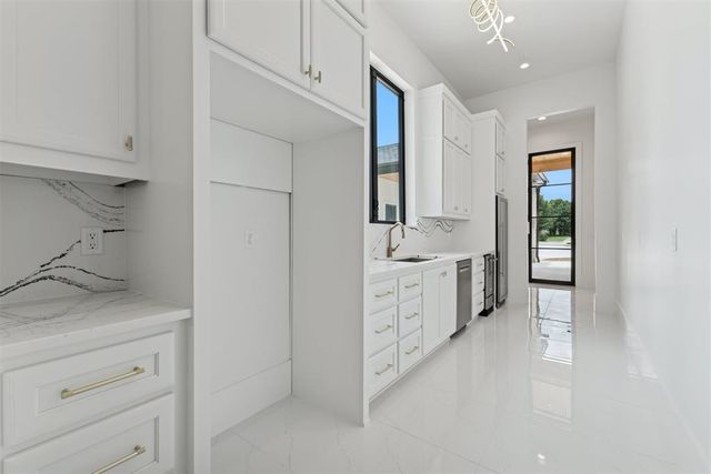 2718 W Wilshire Boulevard, Oklahoma City, OK 73116