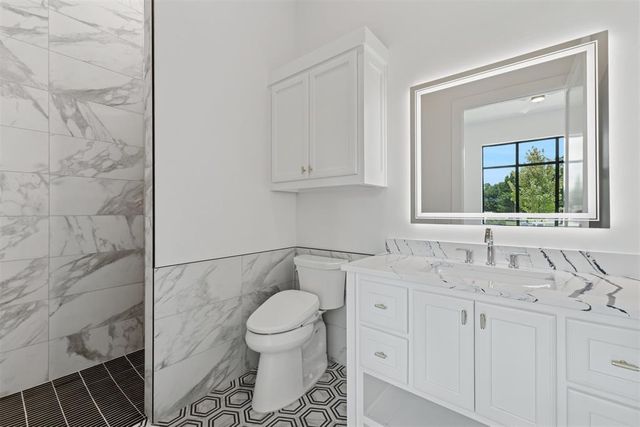 2718 W Wilshire Boulevard, Oklahoma City, OK 73116