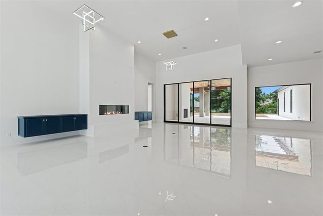 2718 W Wilshire Boulevard, Oklahoma City, OK 73116