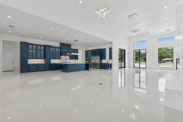 2718 W Wilshire Boulevard, Oklahoma City, OK 73116