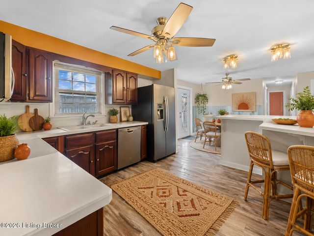 5225 Venus Dr, Louisville, KY 40258