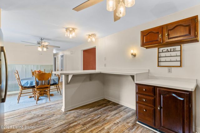 5225 Venus Dr, Louisville, KY 40258